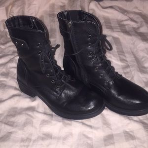Worn twice!! Women’s Sonoma boots!